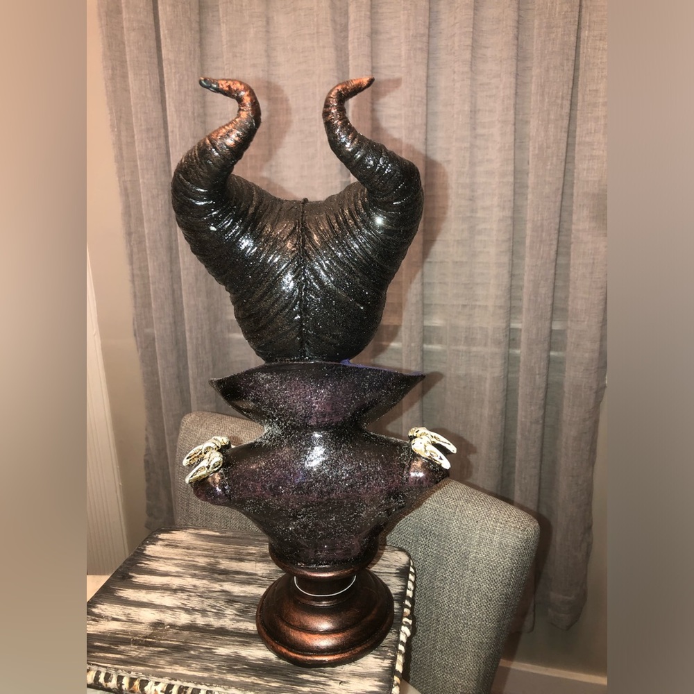 🖤 Maleficent Bust - LED - Picture 5 of 7